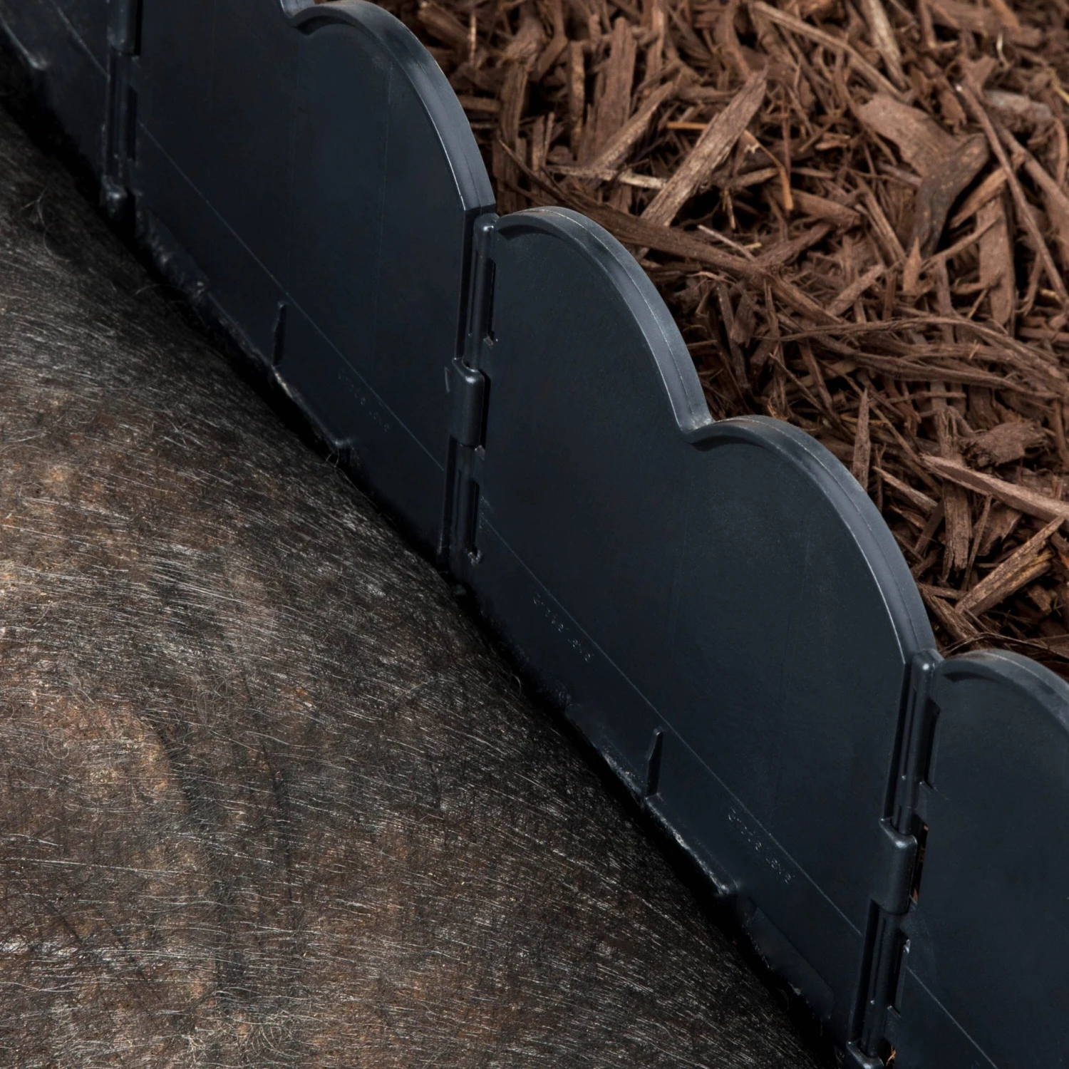 Greenscapes 40-Pack 20-ft Black Plastic Landscape Edging Section 2 Greenscapes 40-Pack 20-ft Black Plastic Landscape Edging Section - Image 2