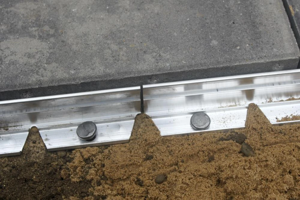 EasyFlex 45-Pack 10-in Steel Edging Stakes 3 EasyFlex 45-Pack 10-in Steel Edging Stakes - Image 3