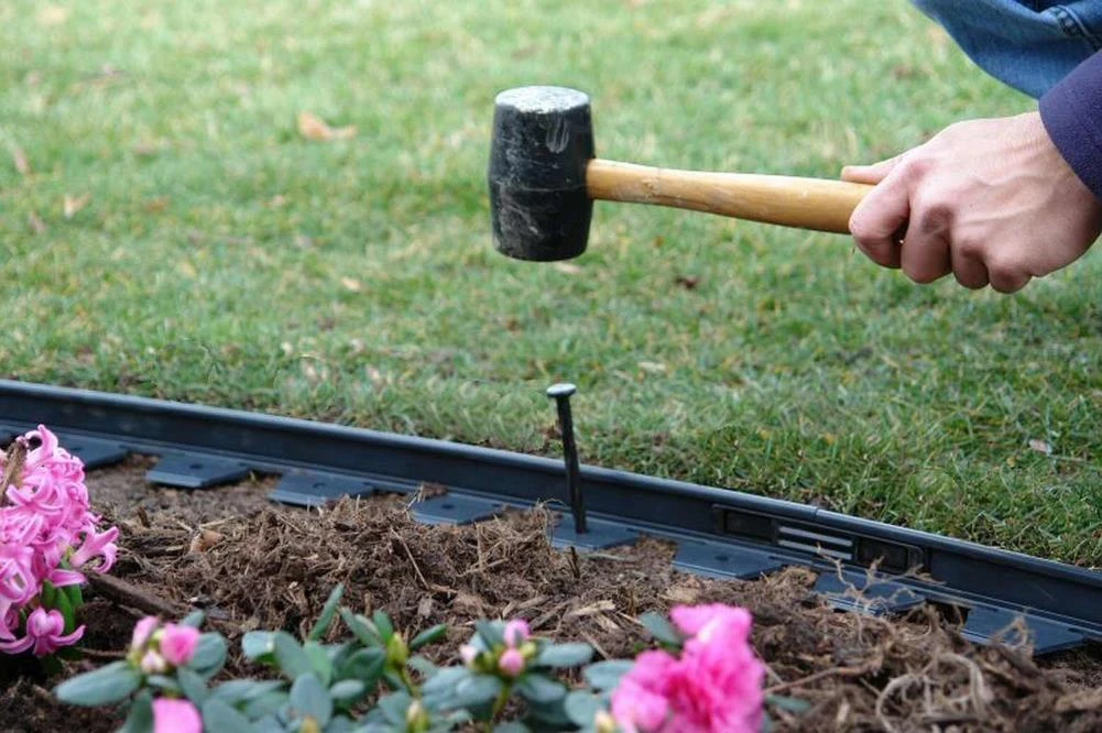 EasyFlex 10-Pack 8-in Black Plastic Edging Stake 4 EasyFlex 10-Pack 8-in Black Plastic Edging Stake - Image 4