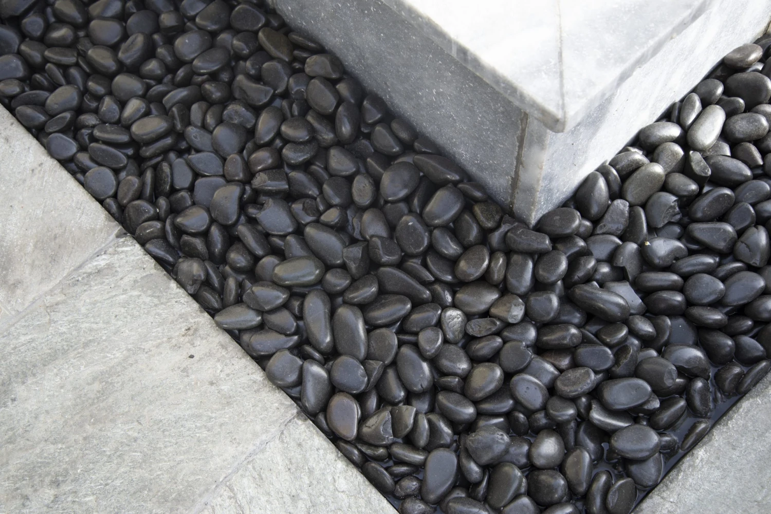 WonderLand Landscaping Rock 0.4-cu ft Black Decorative Rock 5 WonderLand Landscaping Rock 0.4-cu ft Black Decorative Rock - Image 5