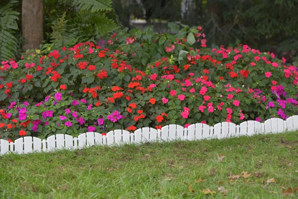 EasyFlex 8-Pack 10-ft White Plastic Landscape Edging Bundle 3 EasyFlex 8-Pack 10-ft White Plastic Landscape Edging Bundle - Image 3