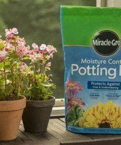 Miracle-Gro Soil & Soil Amendments Moisture Control 50-Quart Potting Soil Mix -SoilCraft Shop 42708413