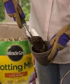 Miracle-Gro Soil & Soil Amendments Potting Mix Bundle 8-Quart Potting Soil Mix 16 Miracle-Gro Soil & Soil Amendments Potting Mix Bundle 8-Quart Potting Soil Mix -SoilCraft Shop 44004200
